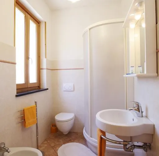 Angela 3* לבנטו